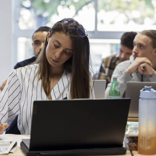 L'ESI remercie ses étudiants suite au retour positif de l'enquête de satisfaction.